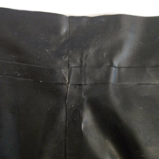 Latex Shorts Doppel-Reißverschluss/Innenbeutel 2.Wahl unsaubere Klebestelle