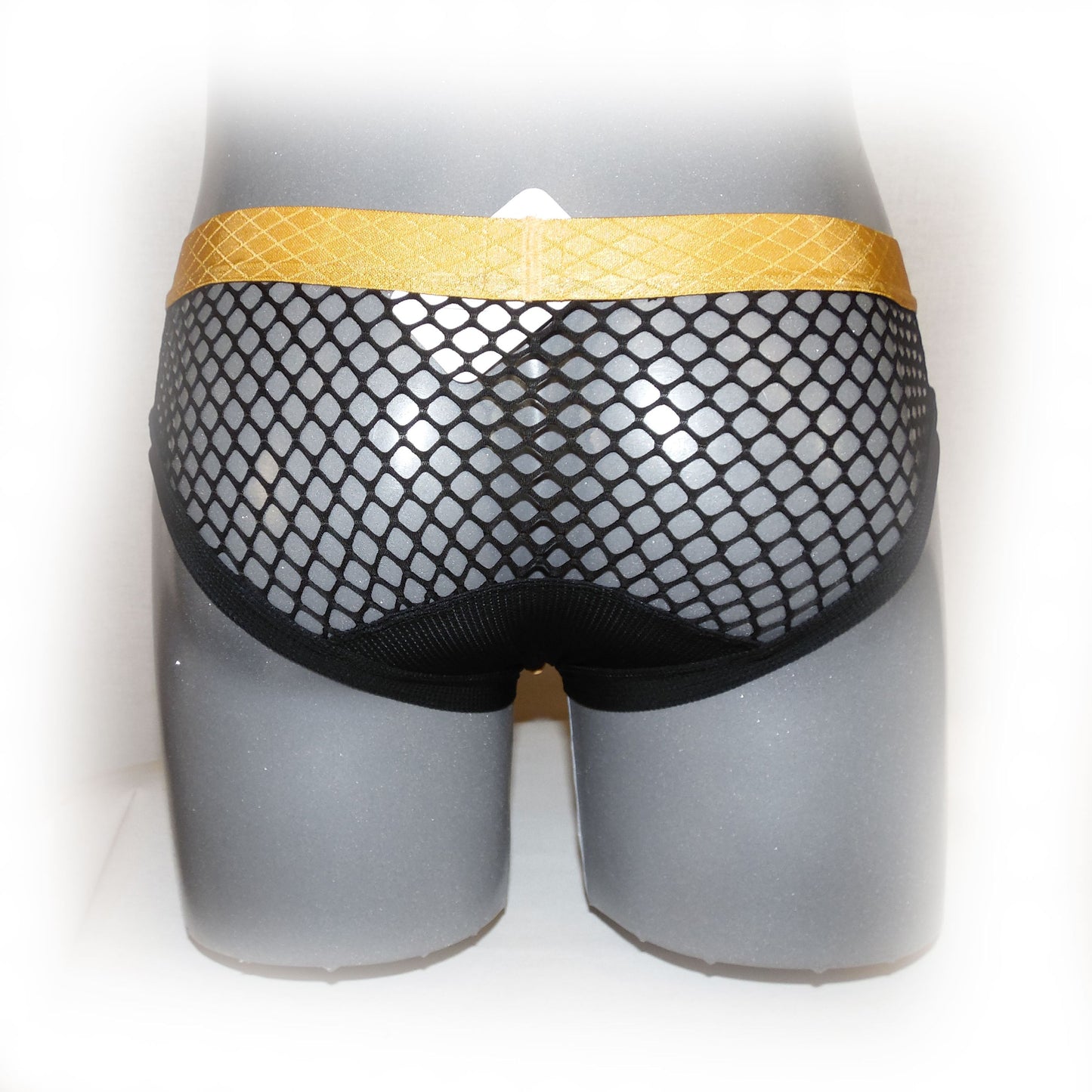 Pants with contrasting seam and mesh fabric