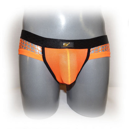 Pants with contrasting seam and mesh fabric