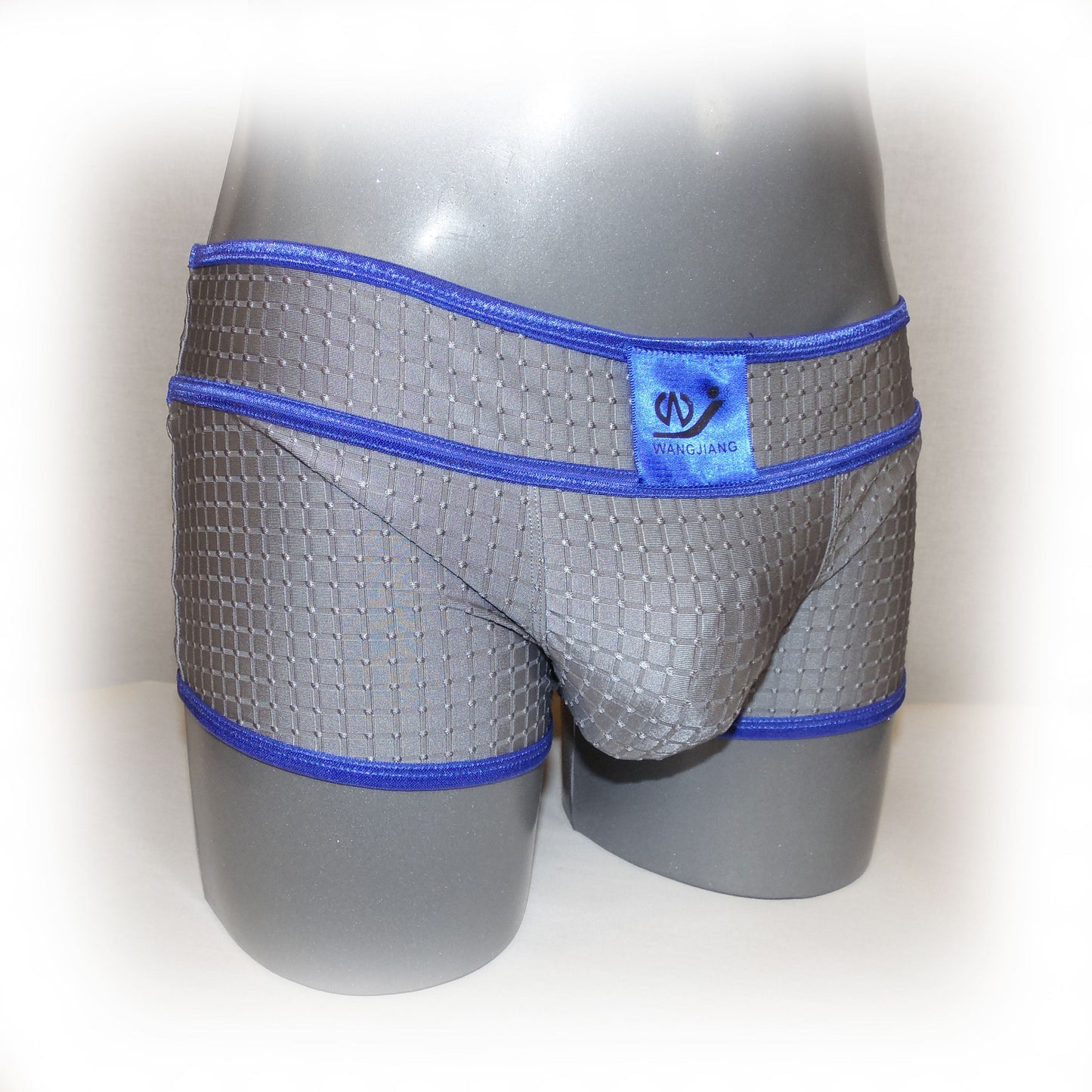 Pants with contrasting seams