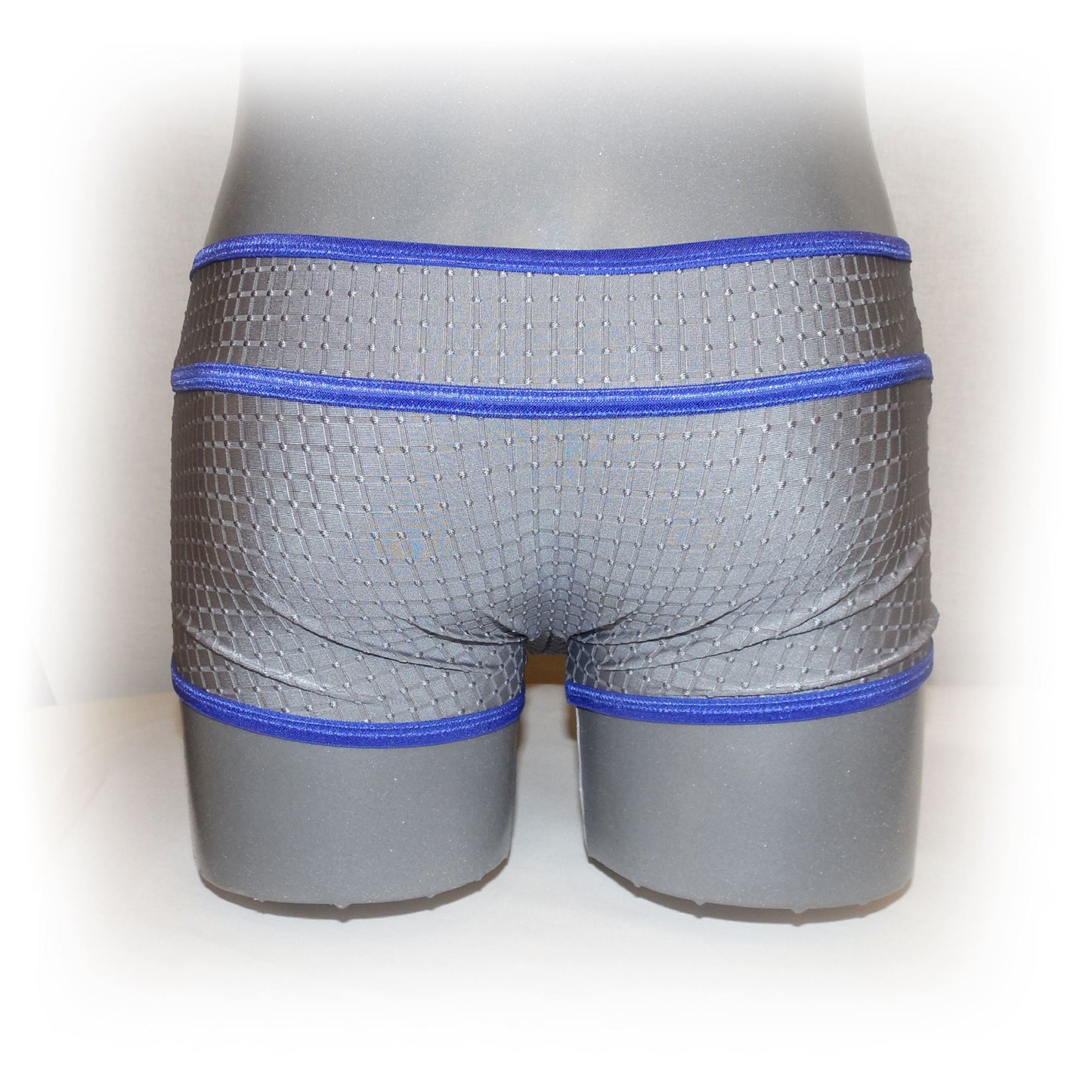 Pants with contrasting seams