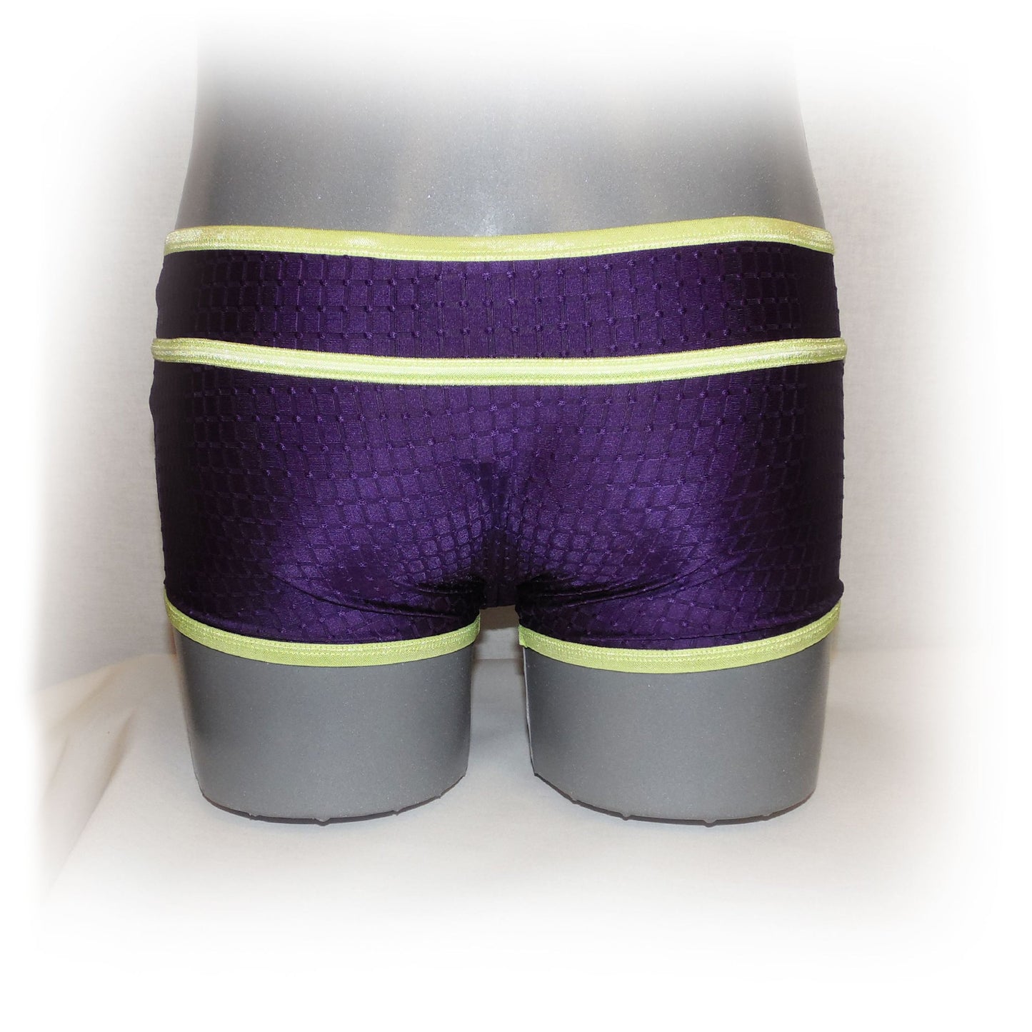 Pants with contrasting seams