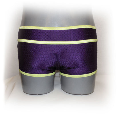 Pants with contrasting seams