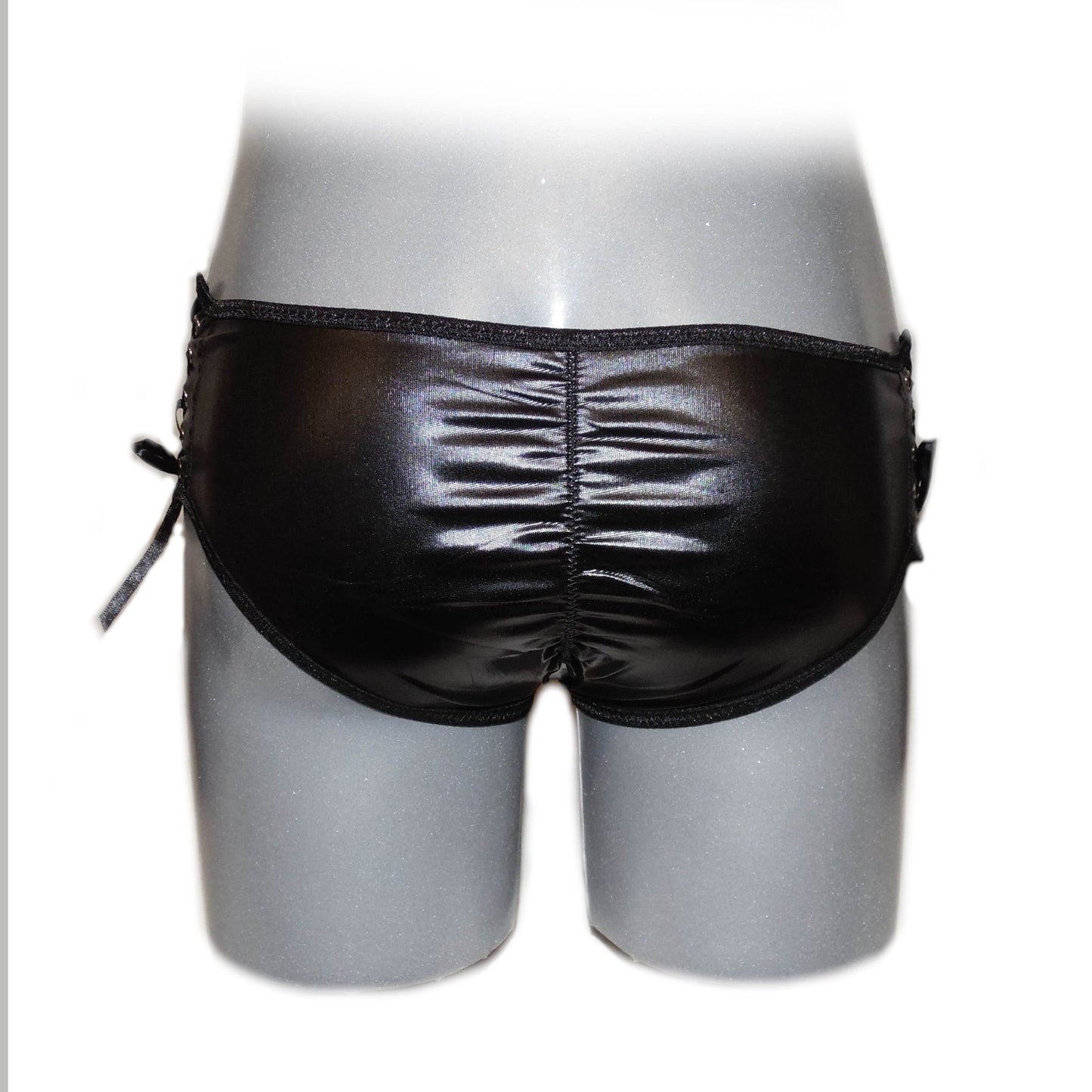 Slip mit Schnürung  Lacklederoptik