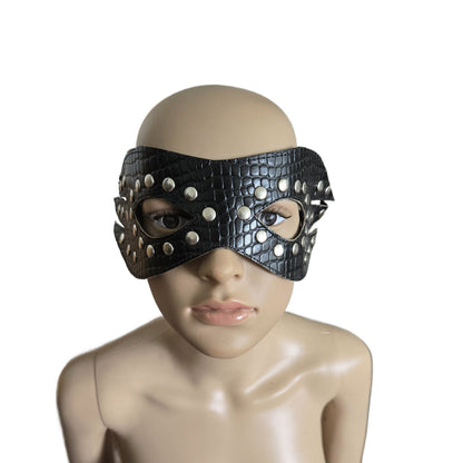 Fetischmaske mit Nieten
