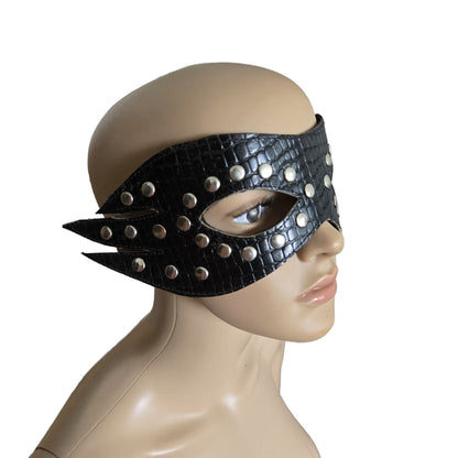 Fetischmaske mit Nieten