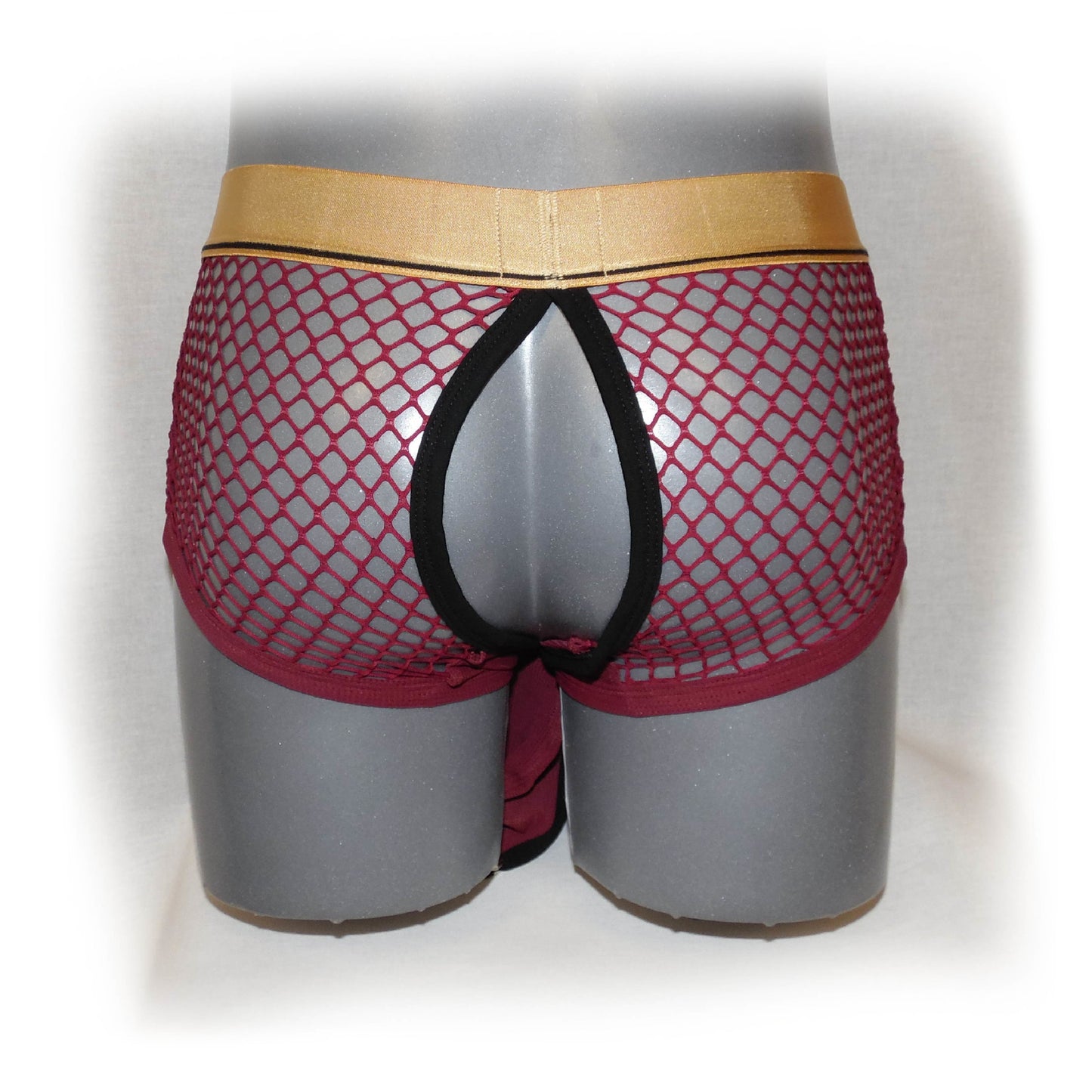 Boxer style transparent design and gold-colored bun