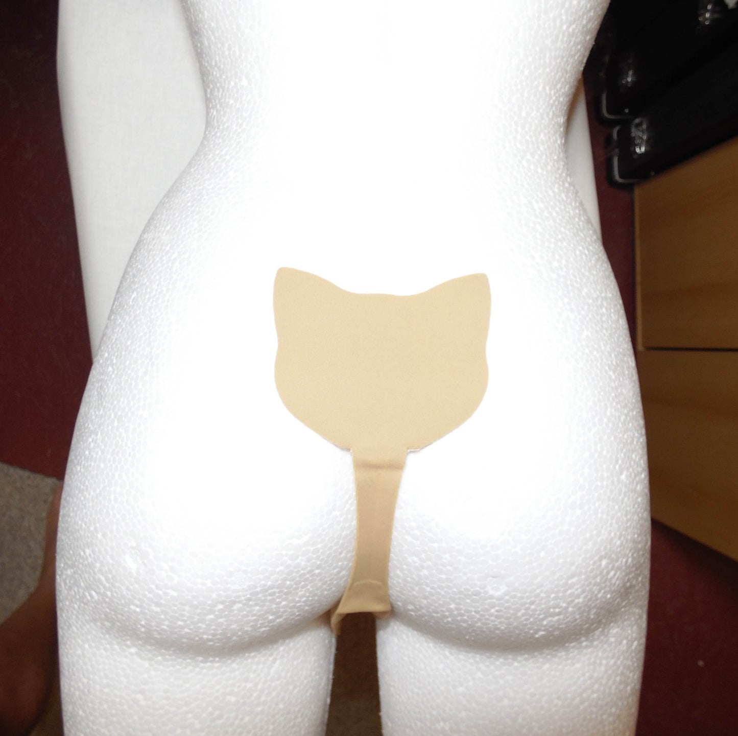 Unsichtbarer Klebestring  Katzenkopf