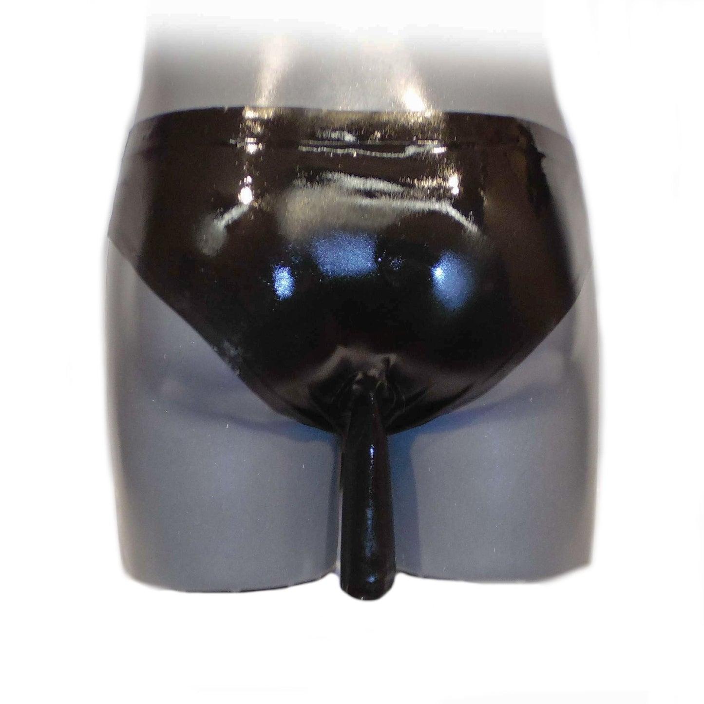 Latex Slip mit Penisschaft und Schlauch hinten