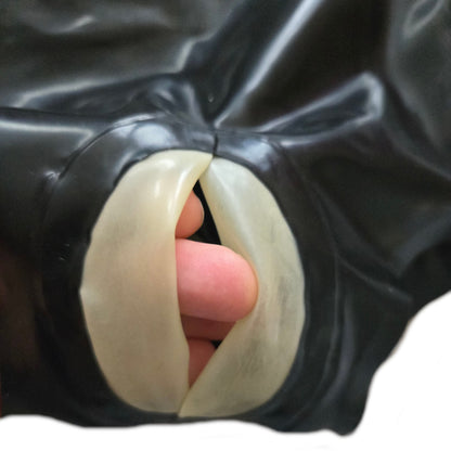 Latex Shorts mit Latex-Schamlippen und Analcondom