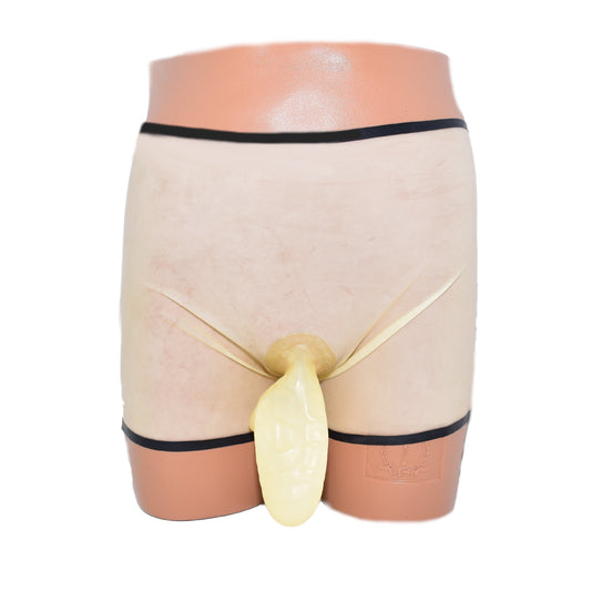Latex Shorts mit Border und Condom