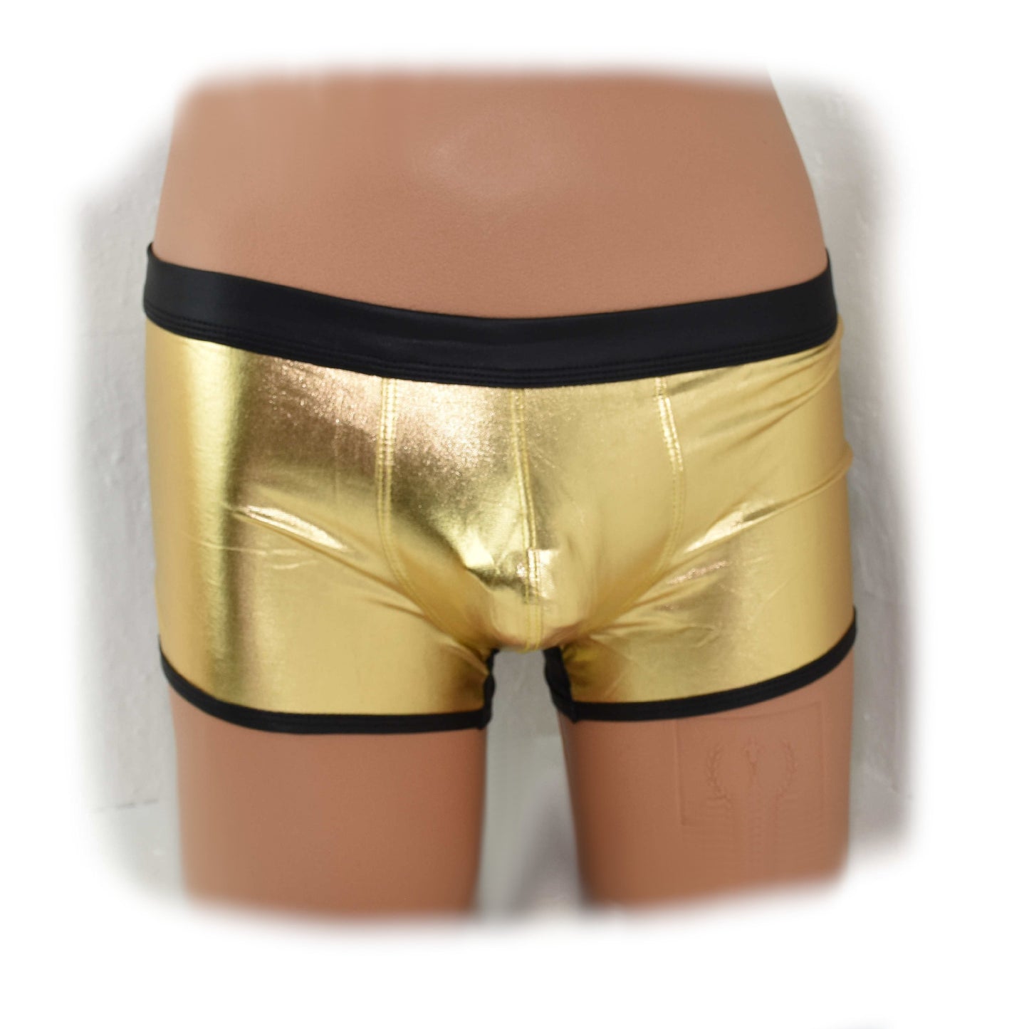 Metallic Shorts mit schwarzem Rand
