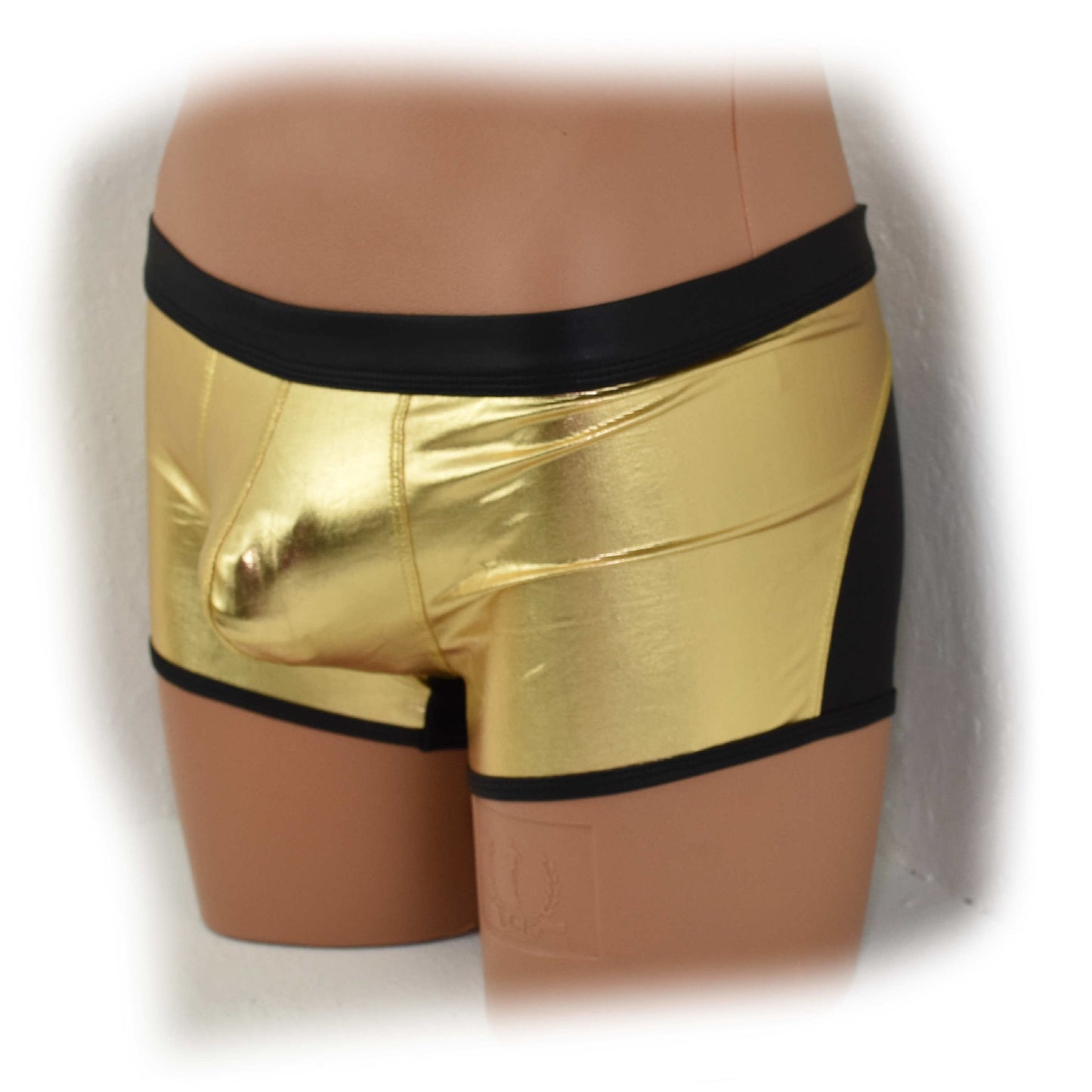 Metallic Shorts mit schwarzem Rand