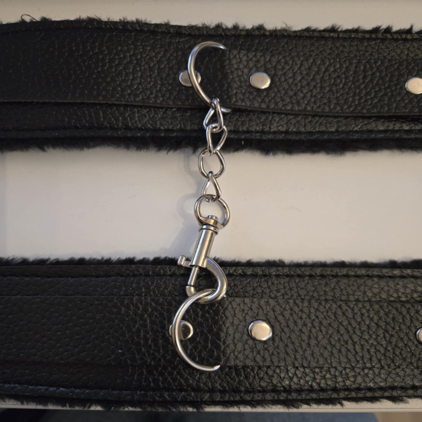 Kunstleder Handgelenkfessel gefüttert