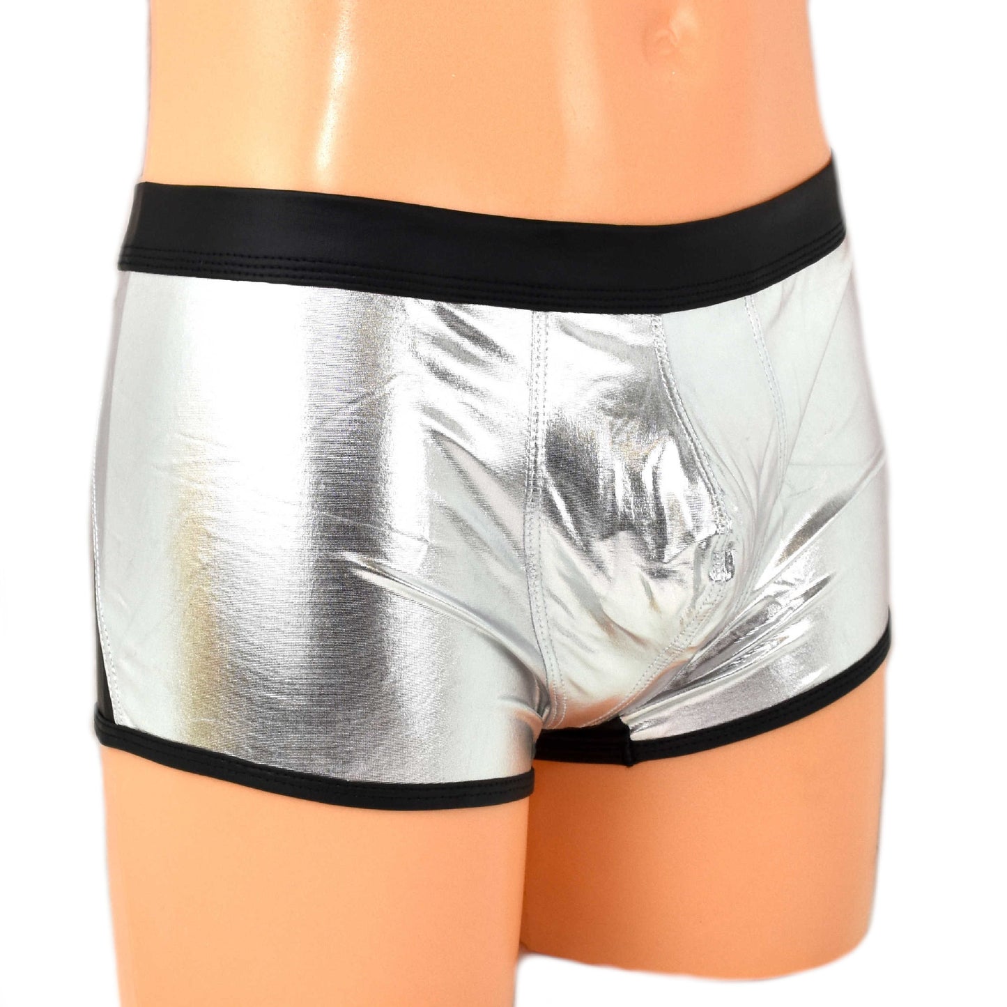 Metallic Shorts mit schwarzem Rand