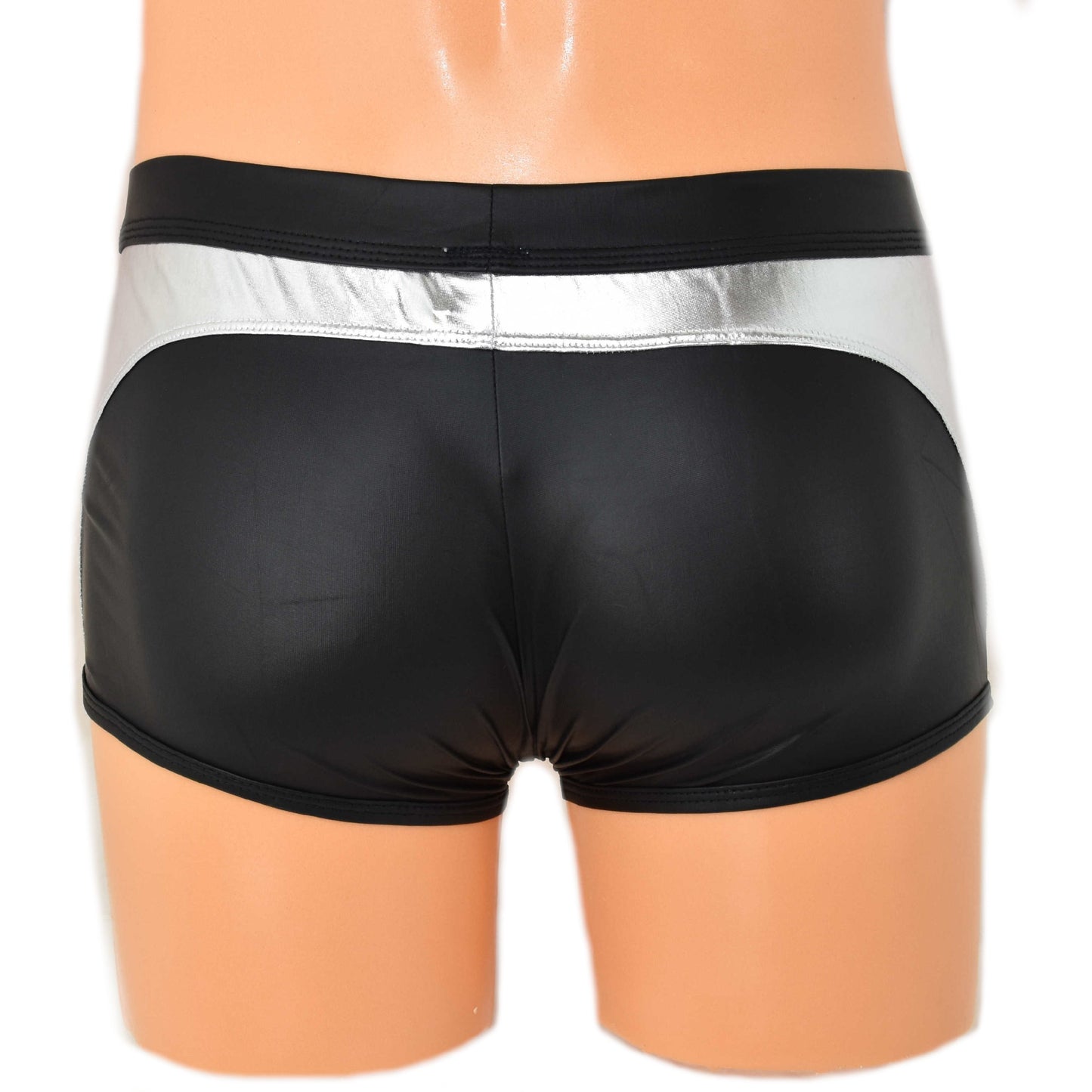 Metallic Shorts mit schwarzem Rand