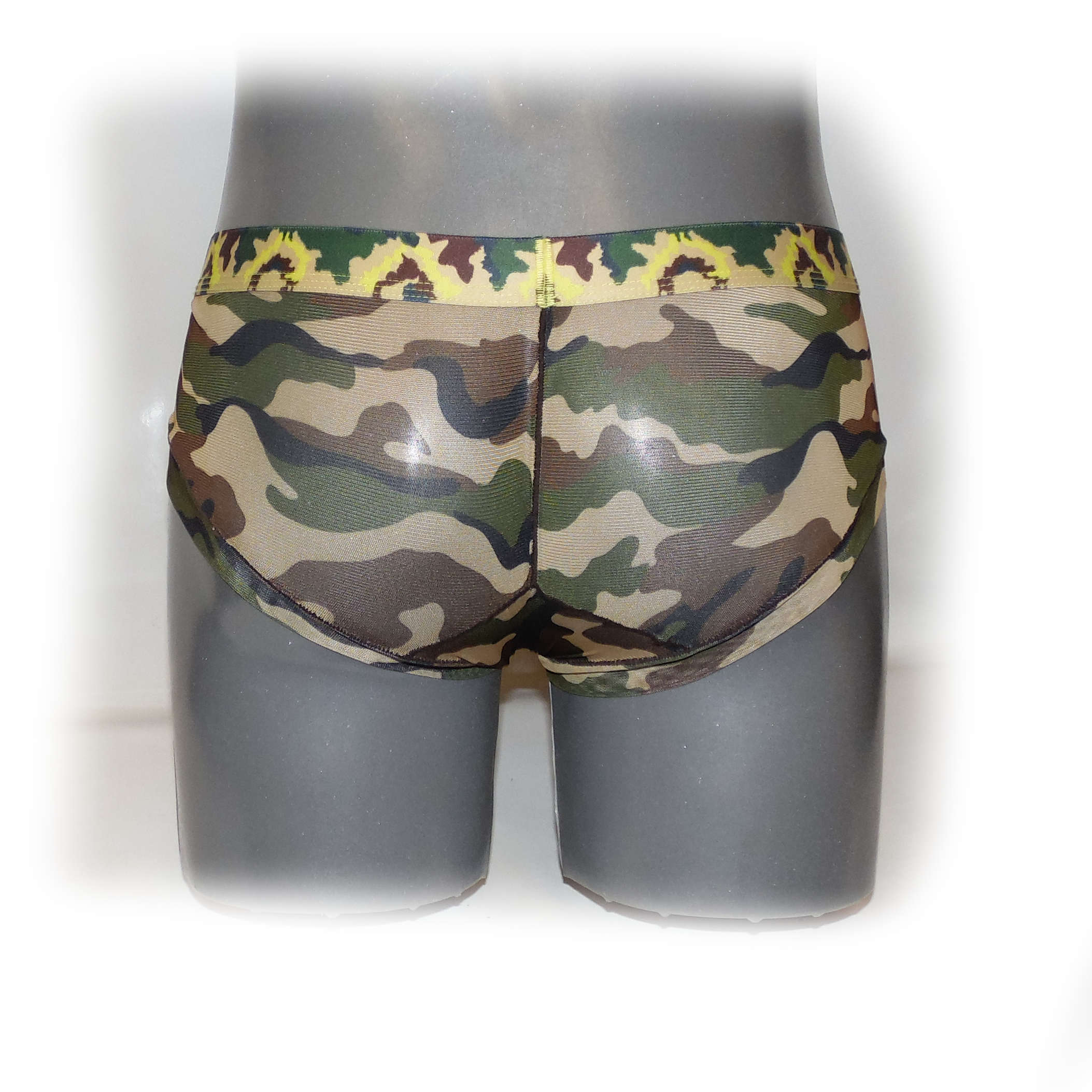 Boxer in stylischen Camouflagemuster